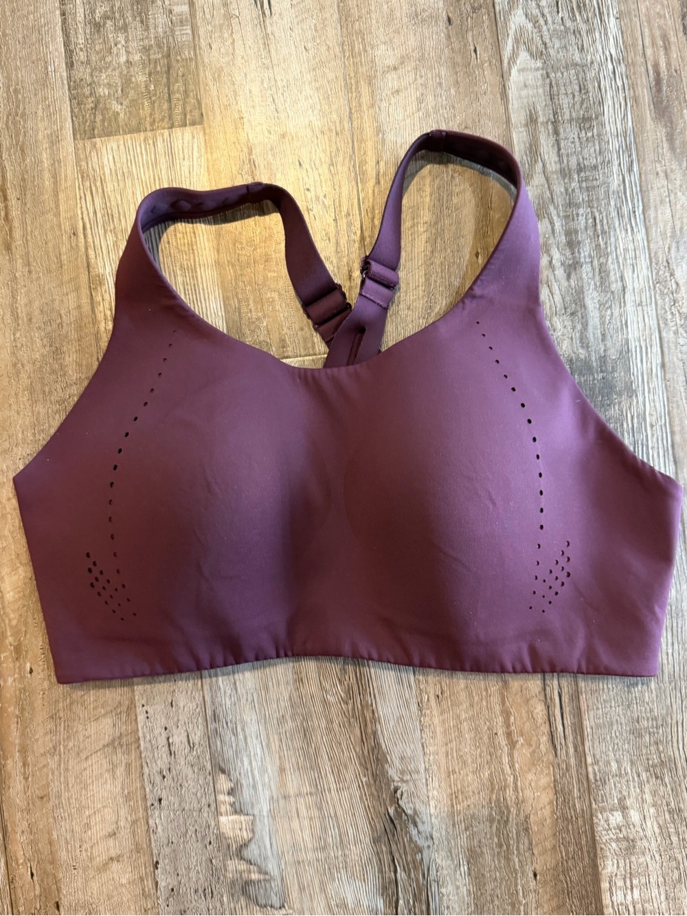 lululemon athletica burgundy High-Neck Sports Bra Sz 38D